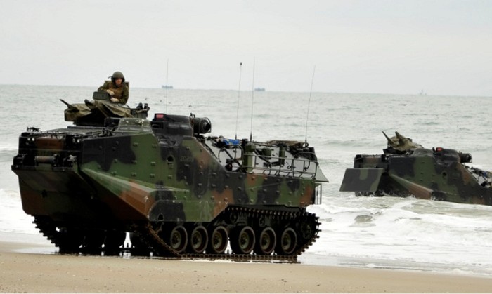 Hiện AAV7A1 đang được trang bị cho Thủy quân Lục chiến các nước như Mỹ, Anh, Thái Lan, Tây Ban Nha, Hàn Quốc và Italia.